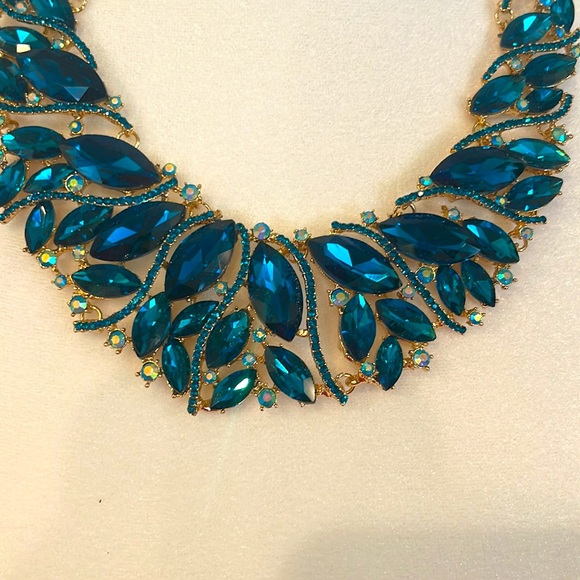 Beautiful blue rhinestone necklace with gold. Never worn....brand new. - Picture 4 of 4